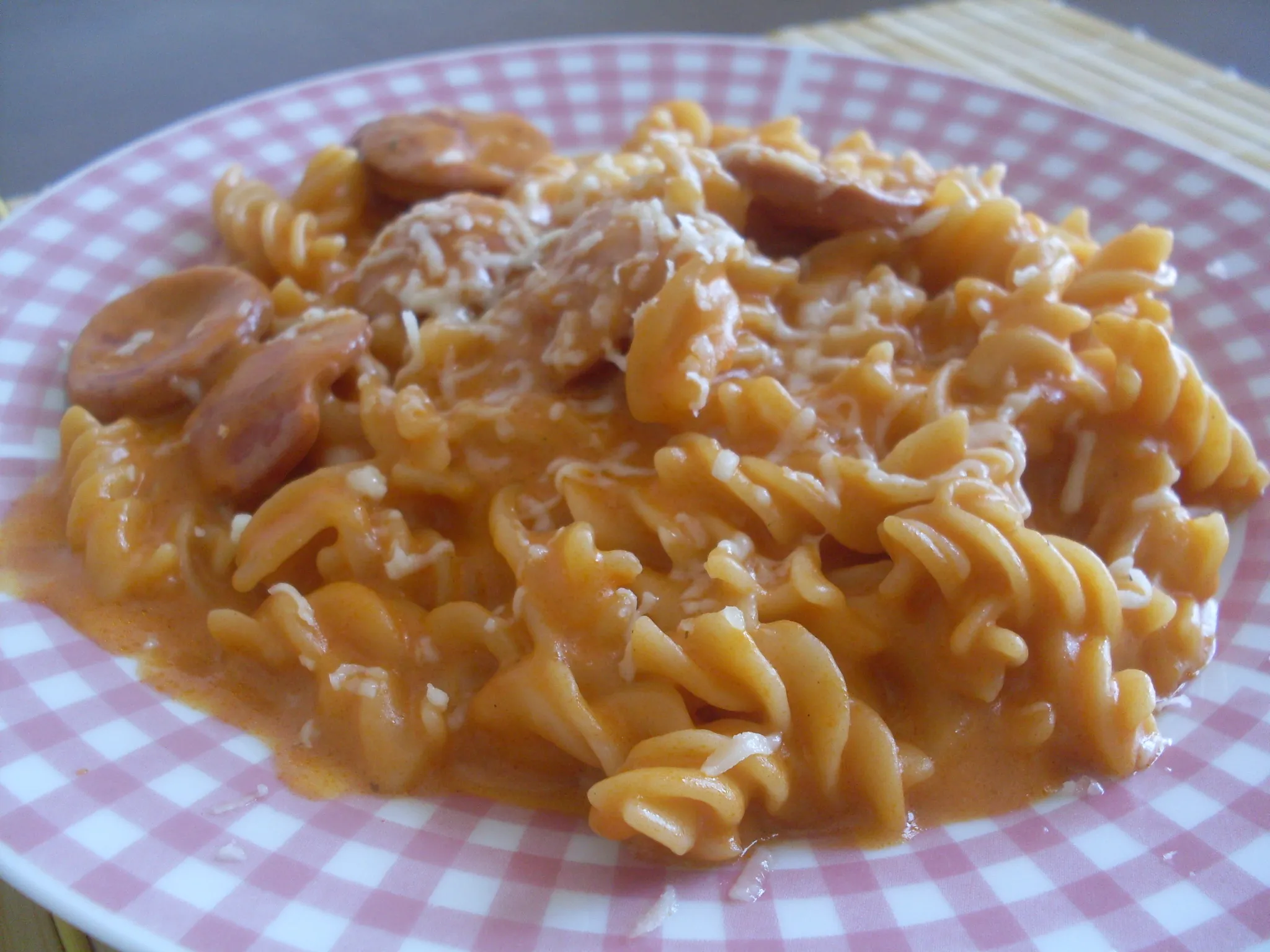 No momento, você está visualizando 🍝 MACARRÃO PARAFUSO COM MOLHO CREMOSO 😋