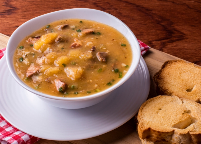 No momento, você está visualizando 🍲 CALDO DE MANDIOCA COM COSTELINHA